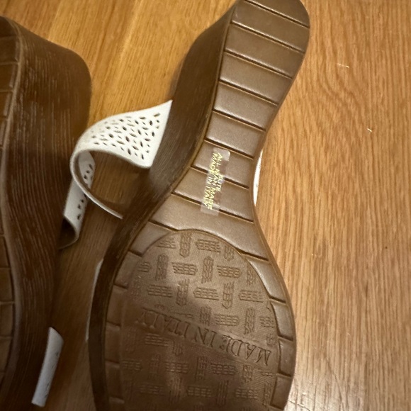 White Leather Italian Sandals - Still NWT!! - Picture 3 of 5